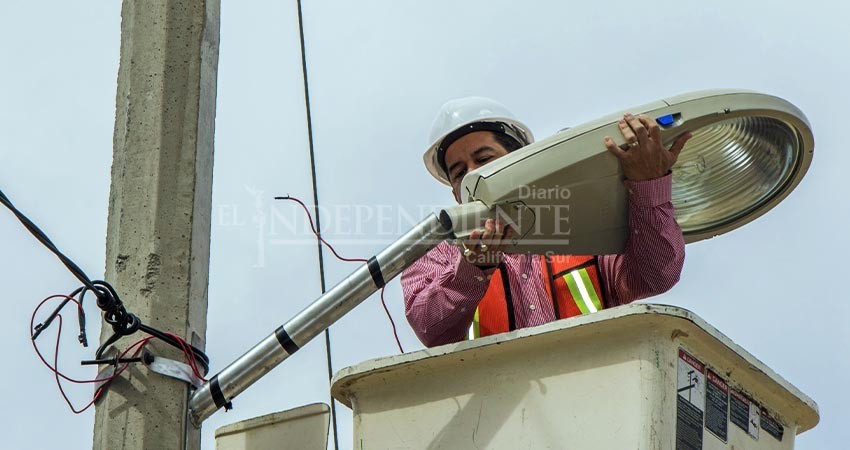 Llevamos 8 mil 123 lámparas encendidas durante esta administración: Quiroga Romero