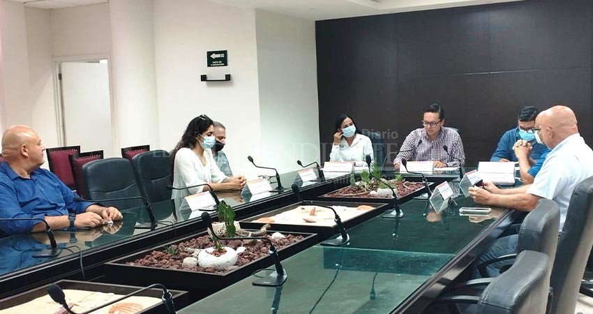 Toman protesta a la presidenta del Comité Municipal Pro-Animal de La Paz