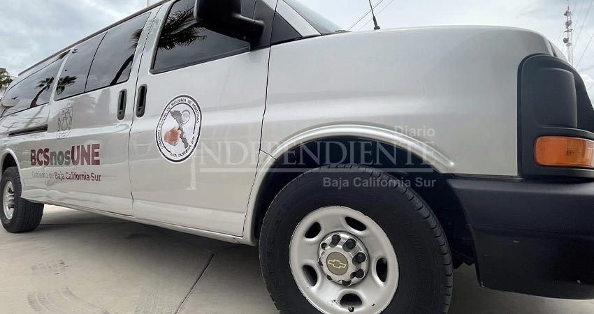 Colectivo de Búsqueda de Personas Desaparecidas reciben vehículo de apoyo del gobierno estatal