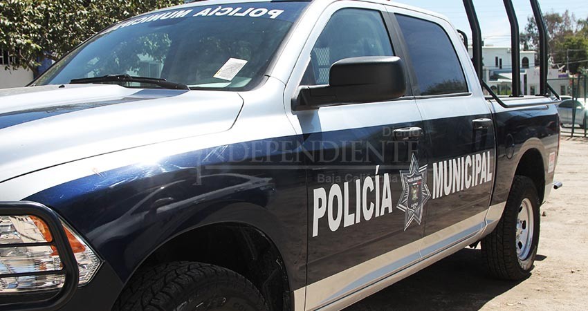 Le robaron 21 mil pesos a vecina de Todos Santos; sospecha de su primo