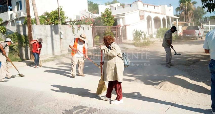Continúa Servicios Públicos jornadas de limpieza en calles y parques de Los Cabos