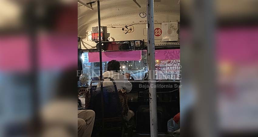 Denuncia estudiante a chofer de transporte público