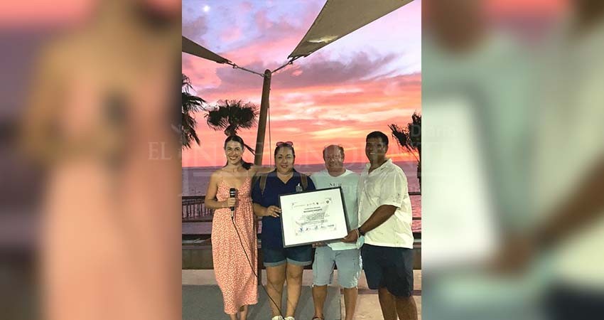 Entregan reconocimientos a prestadores de servicios turísticos de La Paz