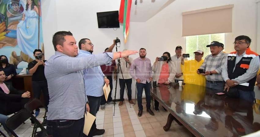 Entrega Leggs Castro nuevos nombramientos en la Administración de Los Cabos