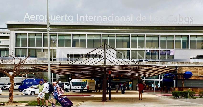 Vuelos cancelados y usuarios molestos en el Aeropuerto Los Cabos