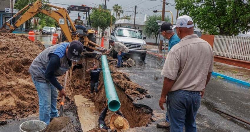 Continúa OOMSAPAS La Paz atendiendo socavones ocasionados por “Kay”