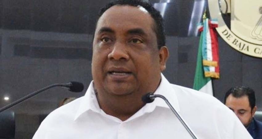 Pérez Cayetano pide licencia en medio del juicio de desafuero