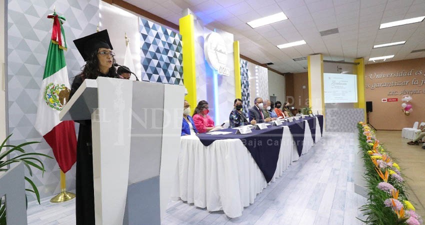 UABCS celebra ceremonias de graduación del Campus La Paz