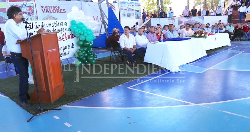 Con emotivo homenaje reconocen trayectoria del maestro Miguel Antonio Olachea Ochoa