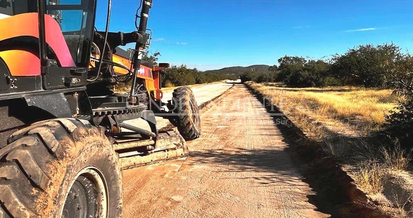 Se nivelaron 7.7 kilómetros de caminos vecinales en la ciudad por parte de Servicios Públicos