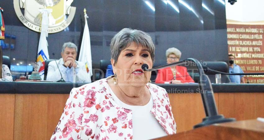 Entrega Congreso la Medalla María Dionisia Villarino Espinoza a Esthela Petit Cabrera