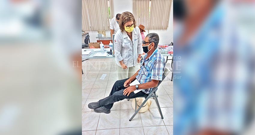 Entrega gobierno de BCS más de 650 anteojos graduados a personas vulnerables