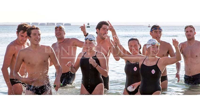 En apoyo a la lucha contra el Cáncer de mama, nadarán para comprar citómetro de flujo