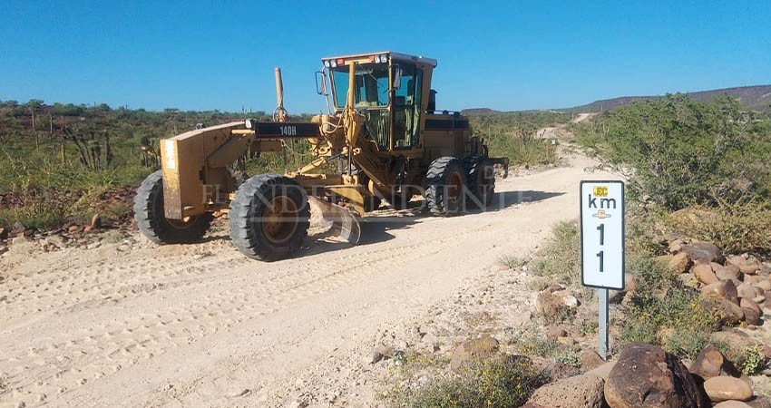 Continúa JEC con rehabilitación de caminos rurales
