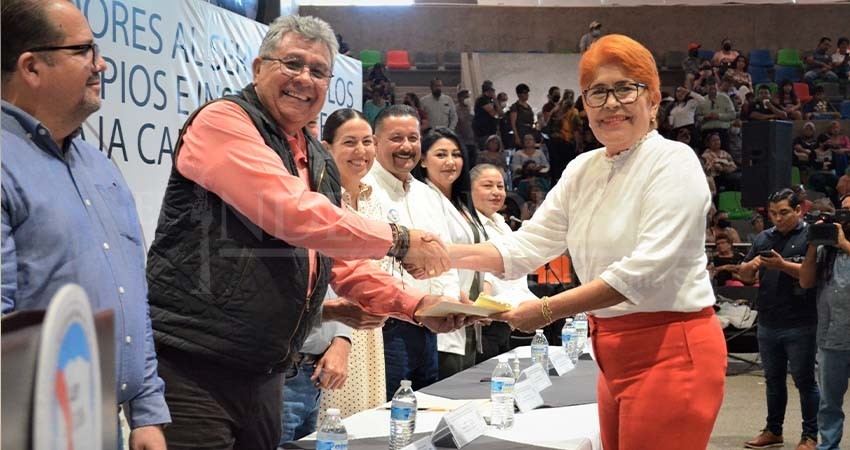 Entrega Congreso del Estado bonos a jubilados y pensionados al servicio de los Poderes del Estado
