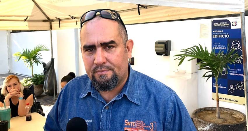 Maestros toman oficinas de Finanzas del estado