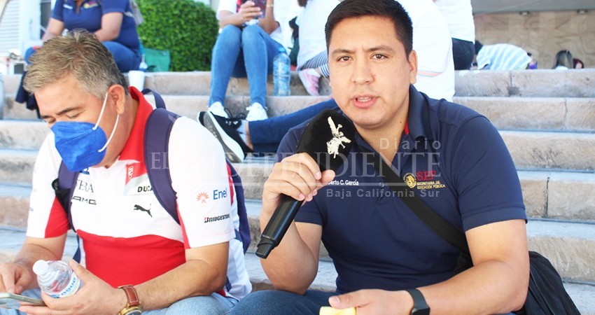 Autoridades abandonan las escuelas, carecen de materiales básicos, acusan docentes