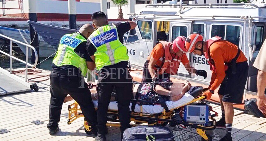 Evacuó Marina a persona abordo de una embarcación turística