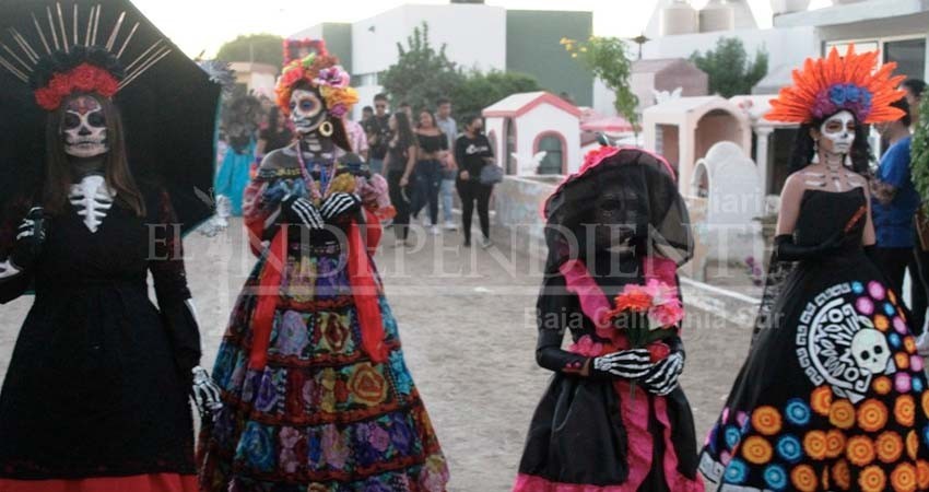 Con gran éxito se celebró el Concurso Juvenil "Paseo de Catrinas y Catrines"
