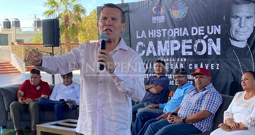 Visita el púgil Julio César Chávez a boxeadores de Los Cabos