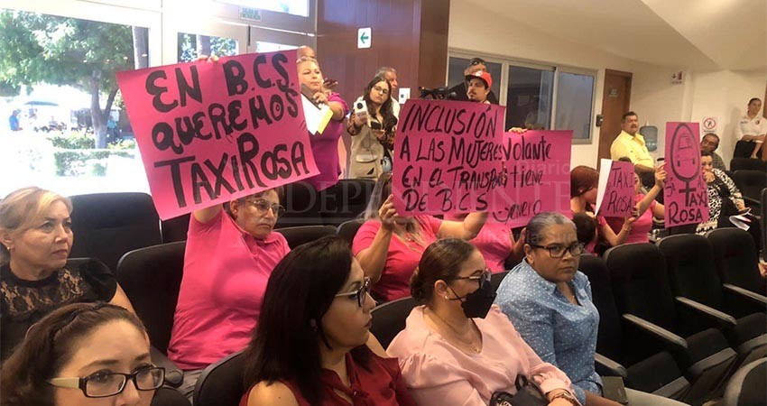 Exigen concesiones de transporte para mujeres