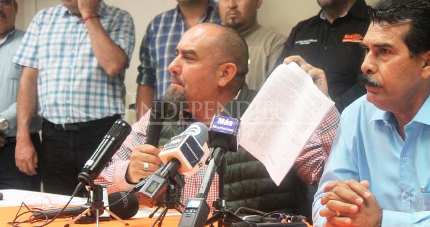 Respalda Elmuth Castillo regreso a las aulas con documento firmado