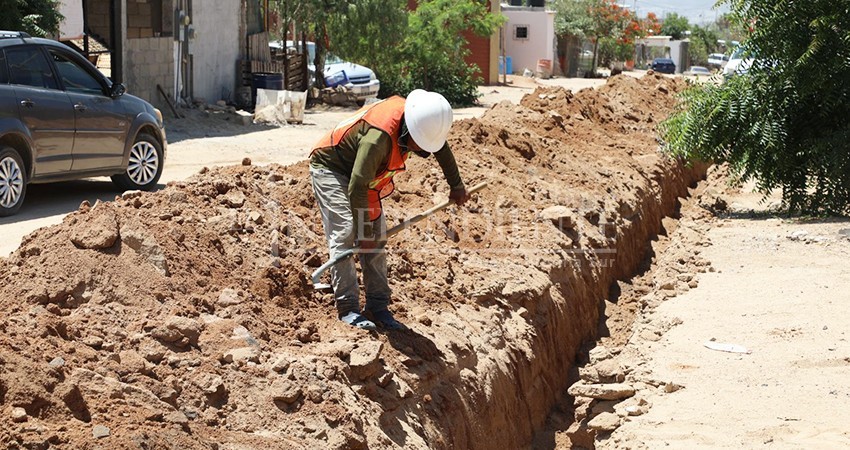 Este primer año de Gobierno superamos el objetivo, al construir más de 5 mil metros lineales de red de agua potable: Leggs Castro