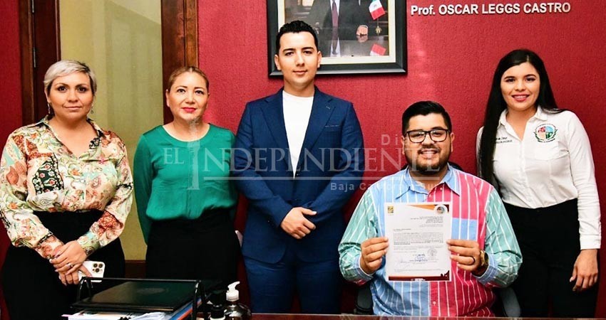 Realiza Leggs Castro enroque en Dirección Municipal