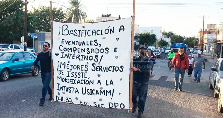Continúan las protestas de maestros; marcharon al Palacio de Gobierno