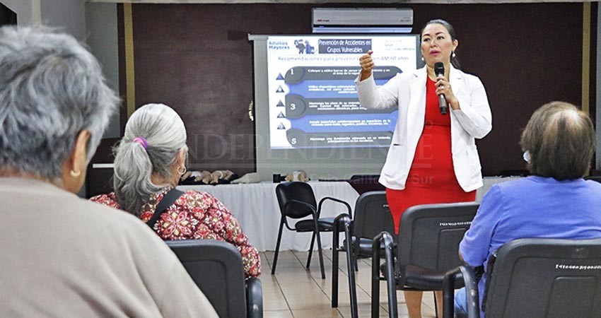 Sensibiliza SSA a personas sobre la prevención de accidentes domésticos en adultos mayores
