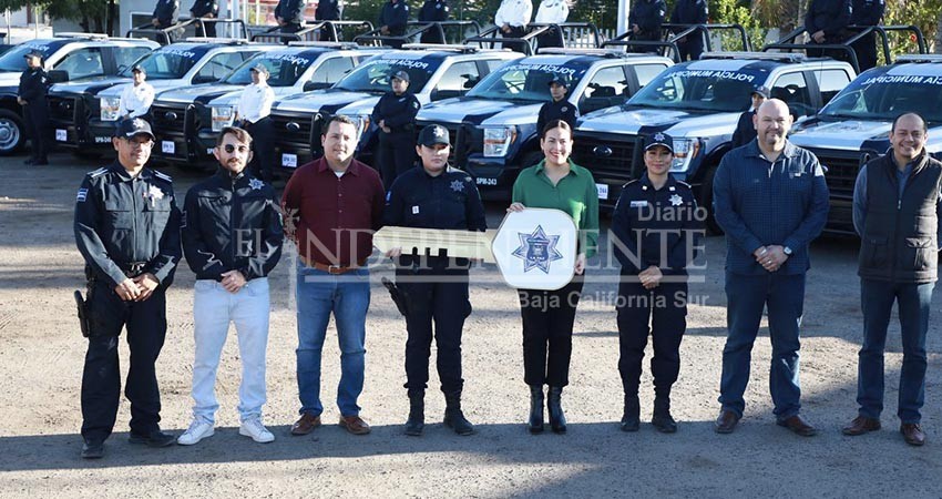 Entrega Ayuntamiento La Paz segundo bloque de 10 patrullas a la Policía Municipal