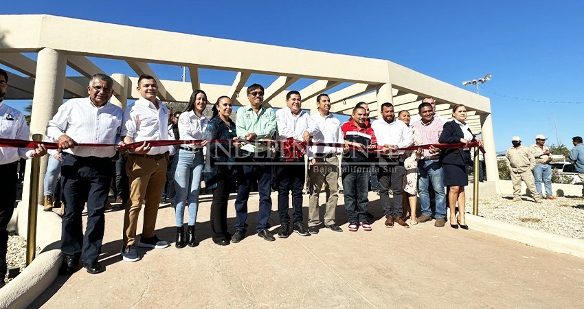 Equipo de Oomsapas Los Cabo recupera y rehabilita la Palapa en San Bernabé