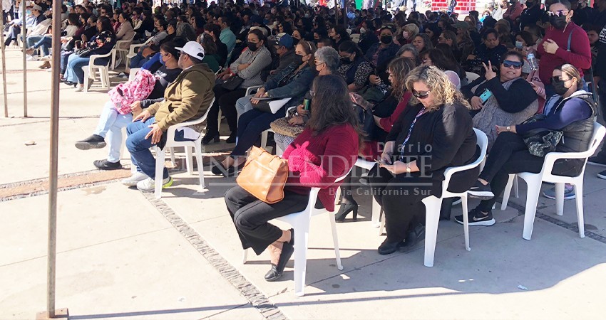 Emplazan burócratas al gobierno a pagar diferencia de bono navideño antes de fin de año