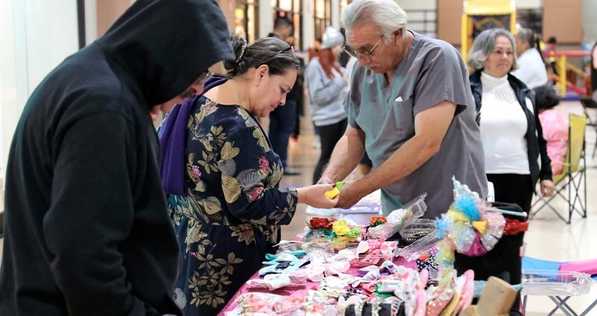 Participaron más de 15 productores locales cada mes en “Expo Artesanos”