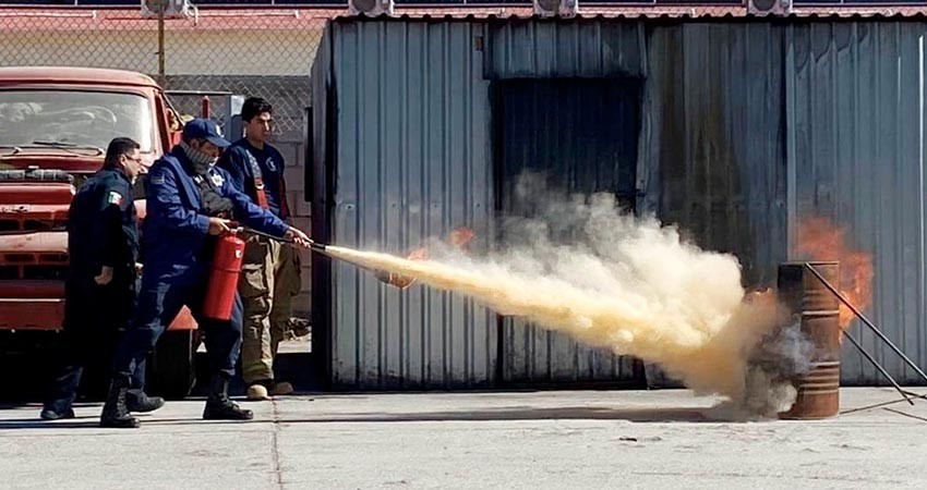 Brindan Bomberos capacitación en rescate de incendios a Policías