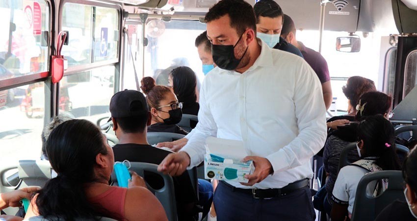 En Los Cabos, el equipo de Transporte promueve el uso correcto de cubrebocas en unidades públicas e instituciones académicas