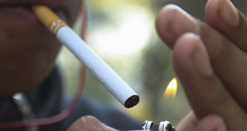 Ya está prohibido fumar en lugares públicos en todo México