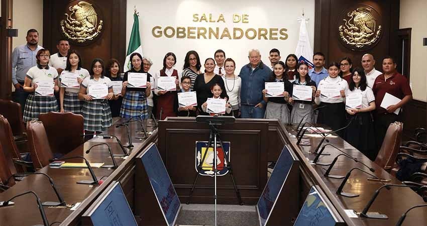 Reconoce gobernador Castro Cosío, talento de niños y jóvenes triunfadores en expo ciencias