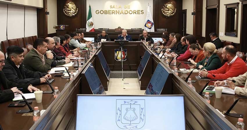 Gobernador Castro Cosío se reúne con alcaldes y tesoreros de BCS
