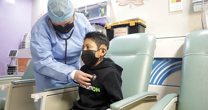 Servicios estatales de oncopediatría mejoran el bienestar de la niñez diagnosticada con cáncer