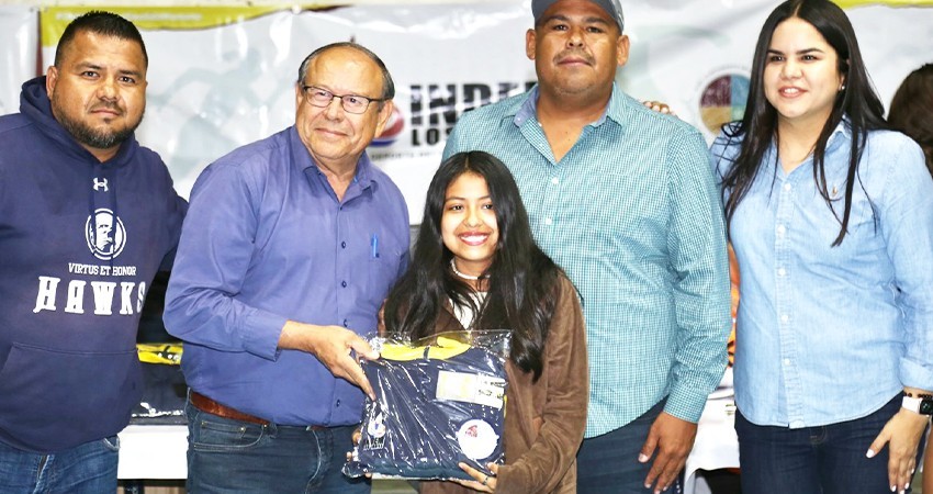 Entrega el Ayuntamiento conjuntos deportivos a atletas de Los Cabos