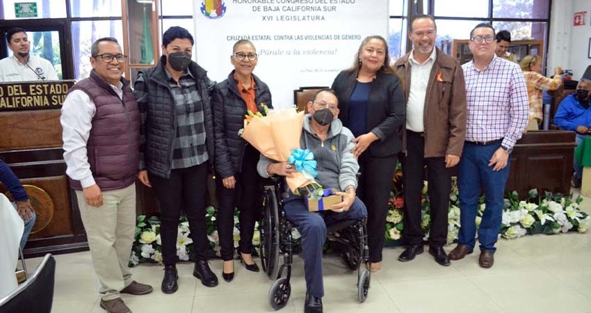 Reconoce Congreso 33 y 22 años de servicio de trabajadores