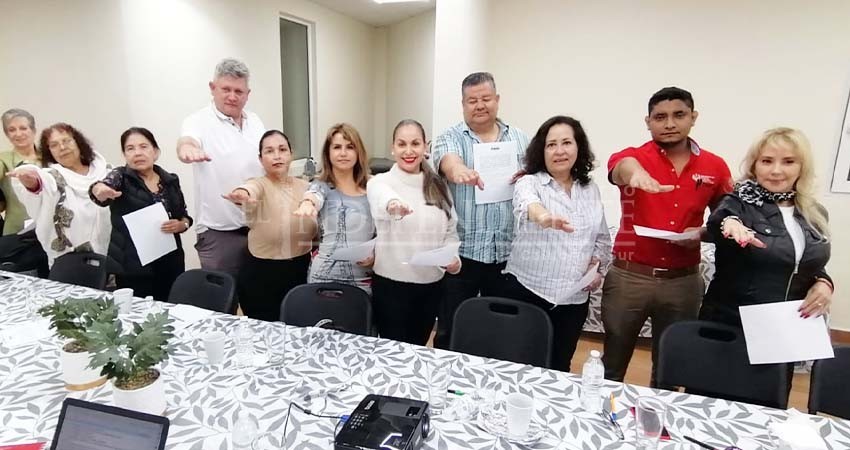 Toma protesta nuevo Consejo directivo de AMMJE Los Cabos