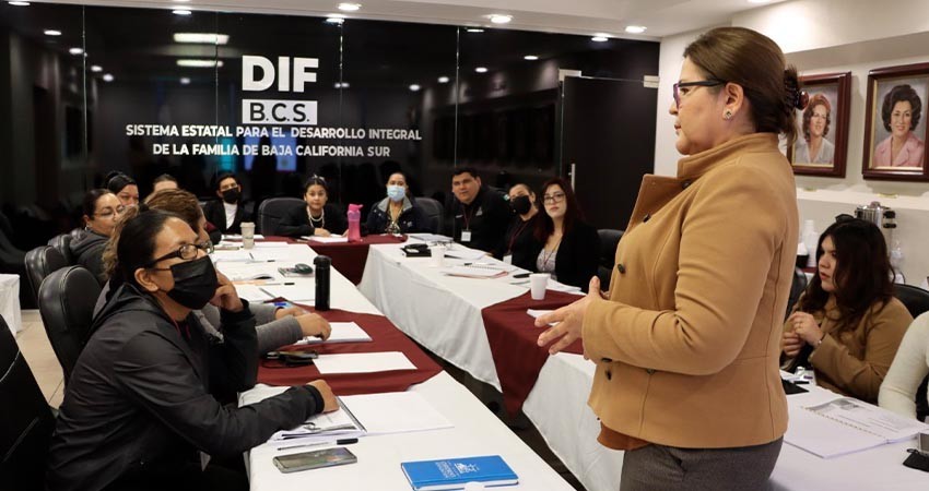 Capacitan al personal de SEDIF para brinda servicios eficientes y cercanos
