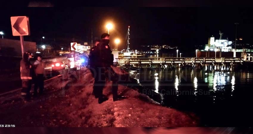 Una joven sin vida y dos masculinos lesionados tras accidente