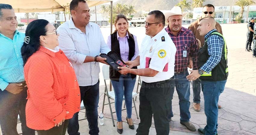 Bomberos de CSL recibe un detector de gases