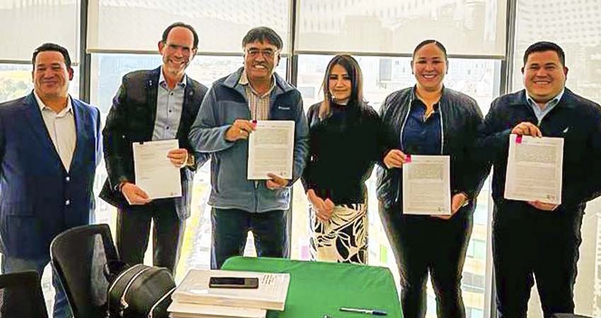 Firman contrato para la supervisión técnica, legal y financiera de la Planta Desaladora en CSL