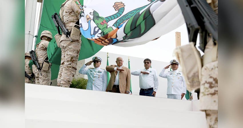 Asiste gobernador Castro Cosío a ceremonia de conmemoración del día de la bandera