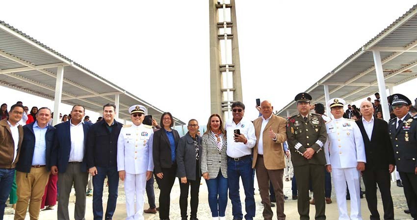 Conmemoran autoridades de los tres niveles de Gobierno Día de La Bandera Nacional