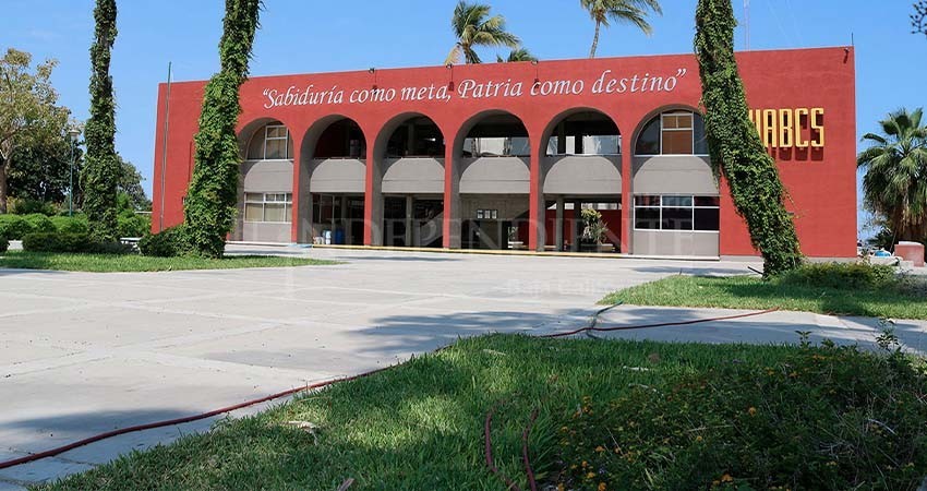 Sin regularse al 100 por ciento el servicio de transporte a estudiantes de la UABCS